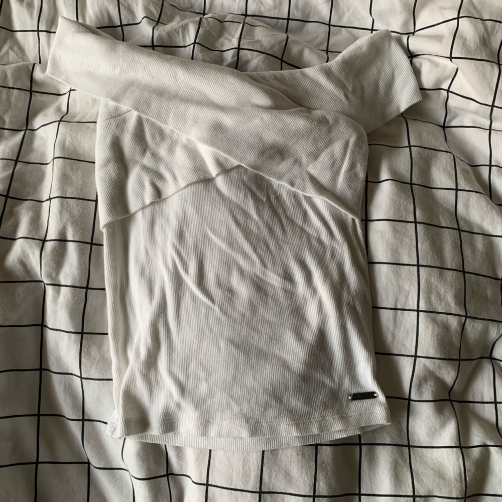 hollister wrap top!!